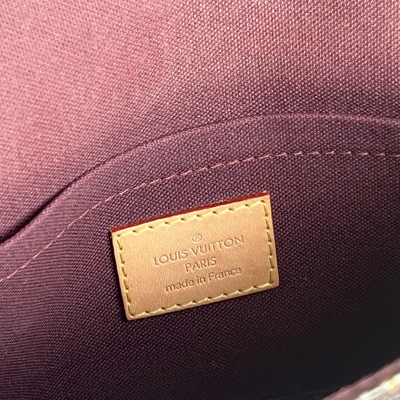 Louis Vuitton Favourite MM Monogram - Picture 9 of 13